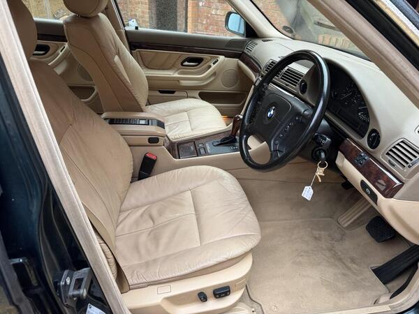 BMW 7 Series view 6