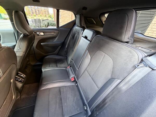 2020 Volvo XC40 2.0 B4 MHEV R-Design Pro Auto Euro 6 (s/s) 5dr