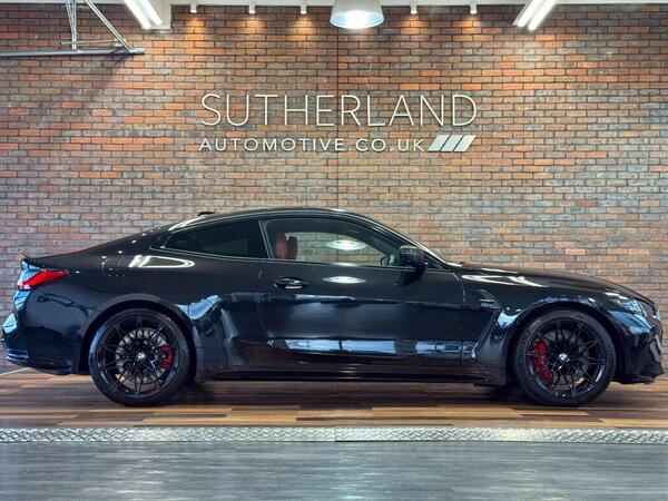 BMW M4 view 3