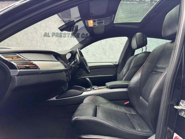 BMW X6 view 3