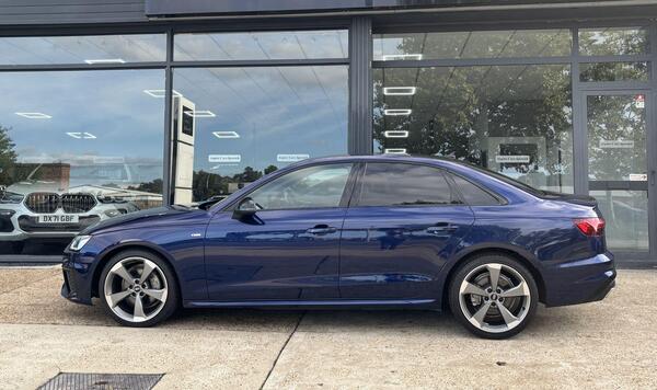 Audi A4 view 4