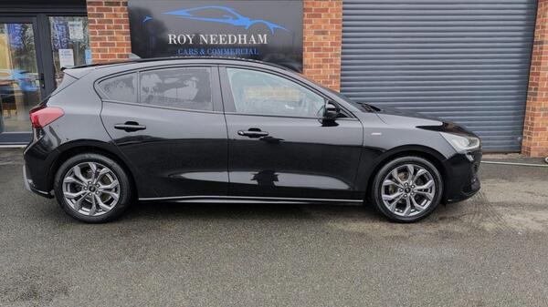 Ford Focus view 2