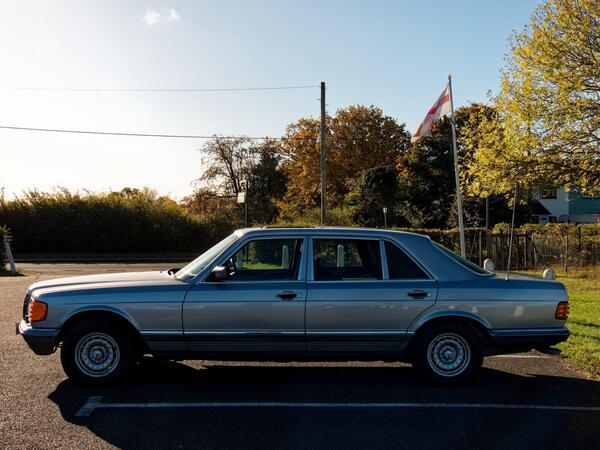 Mercedes-Benz 500 view 7