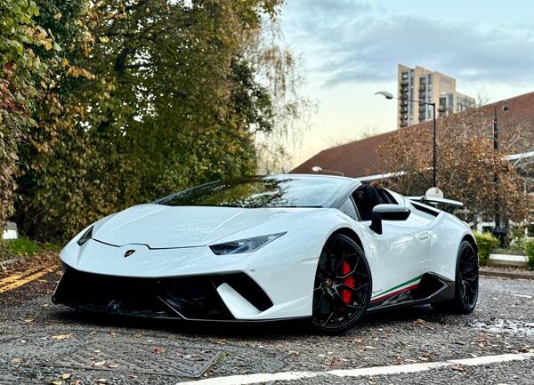 Lamborghini Huracan view 5