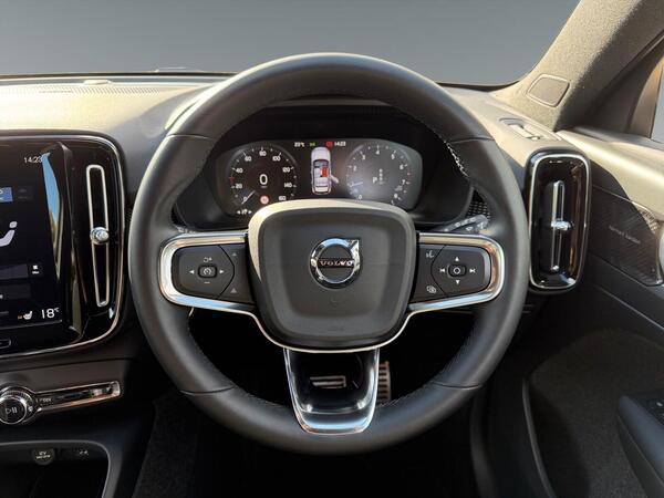 2022 Volvo XC40 1.5 T3 R-Design Auto Euro 6 (s/s) 5dr