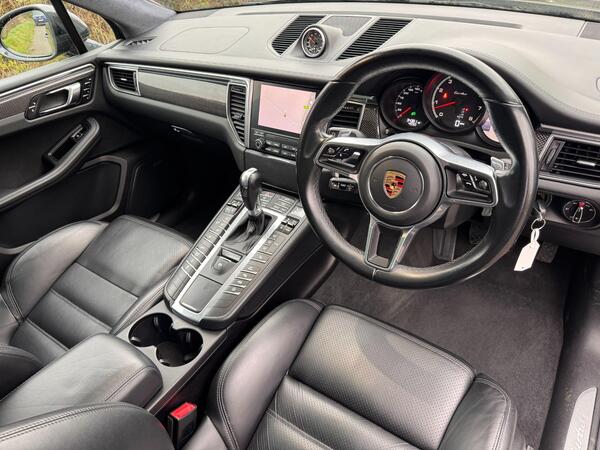 Porsche Macan view 6
