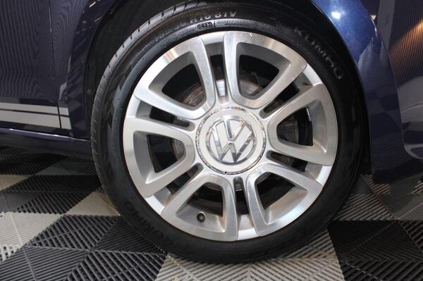 Volkswagen Up! view 4