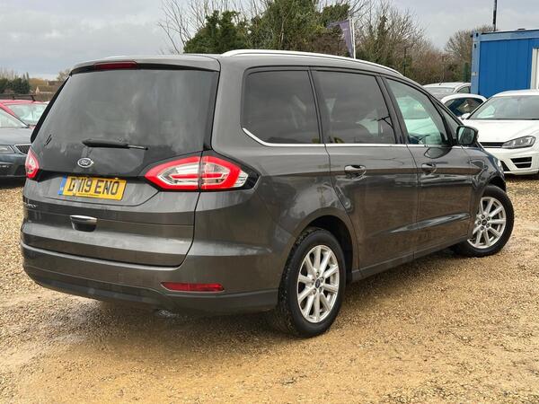 Ford Galaxy view 3