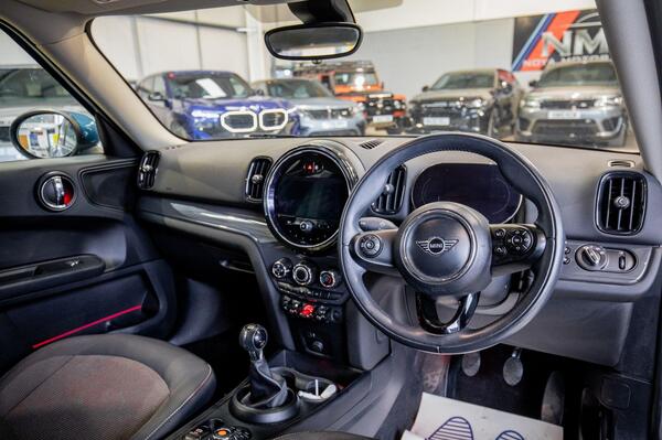 Mini Countryman view 2