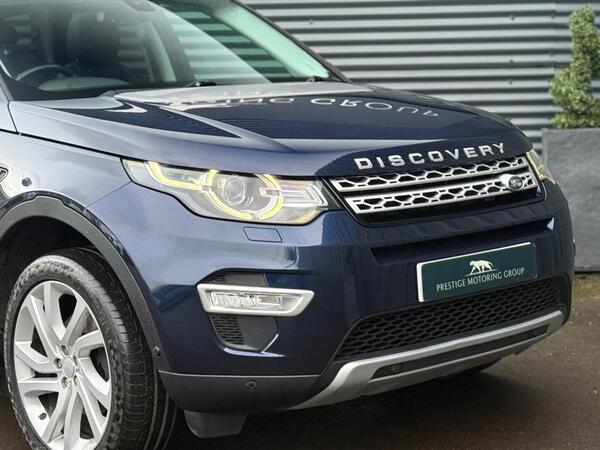 Land Rover Discovery Sport view 2