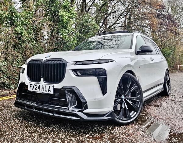 BMW X7 view 5