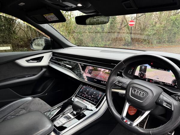 Audi Q8 view 2