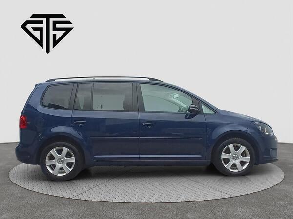 Volkswagen Golf view 2
