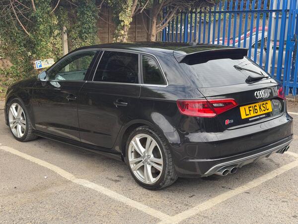 Audi S3: Rear Left