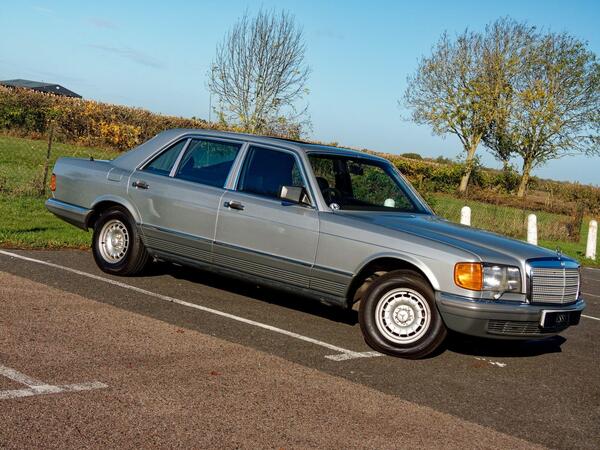 Mercedes-Benz 500 view 2