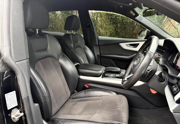 Audi Q8 view 4