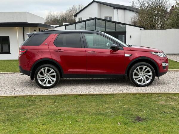 Land Rover Discovery Sport view 3