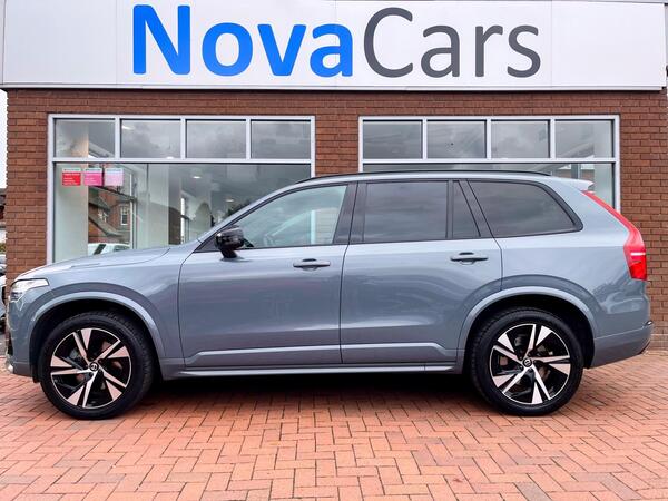 Volvo XC90 view 3