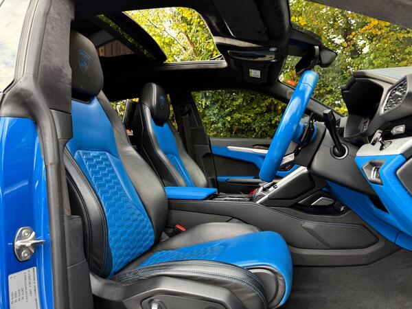 Lamborghini Urus view 6