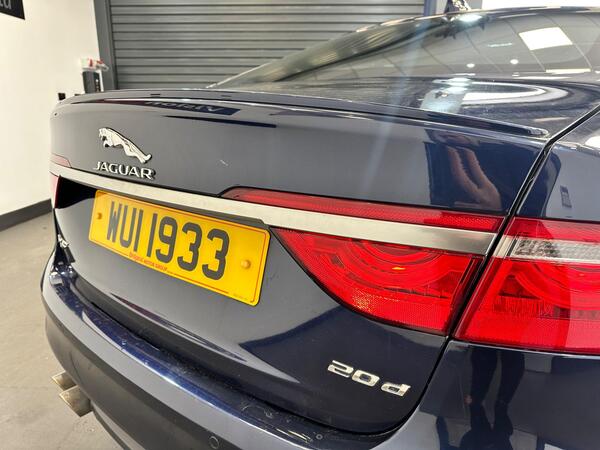 Jaguar XF view 4