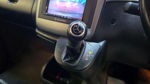 Mercedes-Benz V-Class view 7