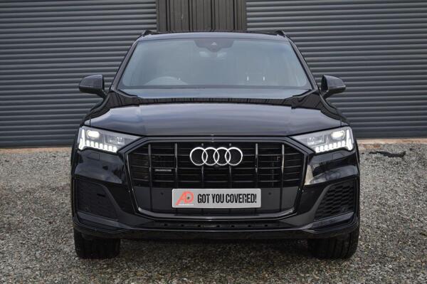 Audi Q7 view 7