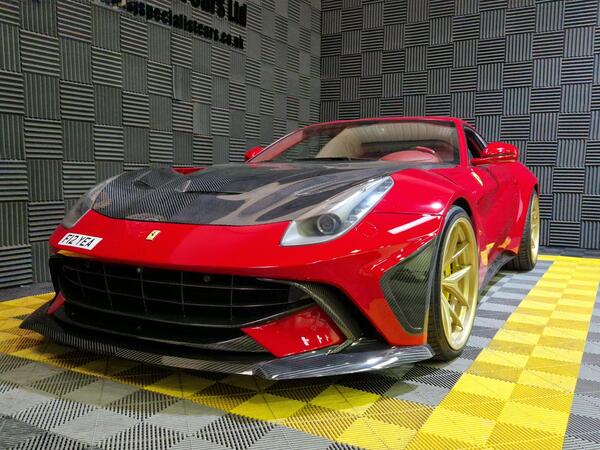 Ferrari F12 view 7