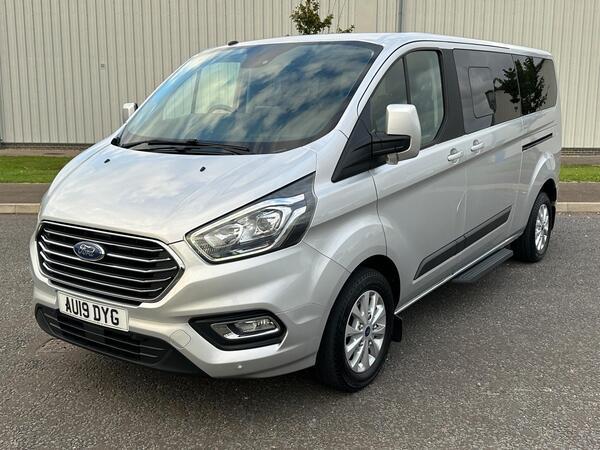Ford Tourneo Custom view 3