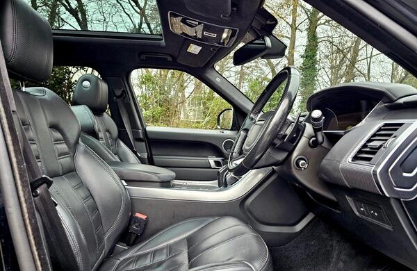 Land Rover Range Rover Sport view 2