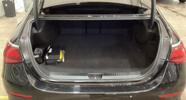 Mercedes-Benz E-Class view 6