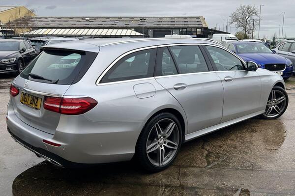 Mercedes-Benz E-Class view 3