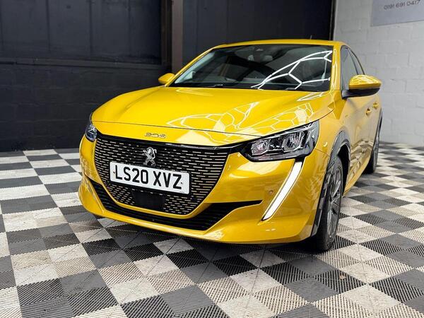 Peugeot E-208 view 4