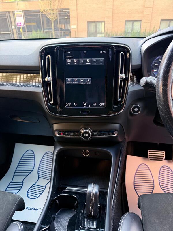 2020 Volvo XC40 2.0 B4 MHEV R-Design Pro Auto Euro 6 (s/s) 5dr