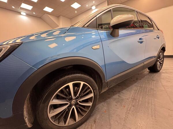 Vauxhall Crossland X view 2