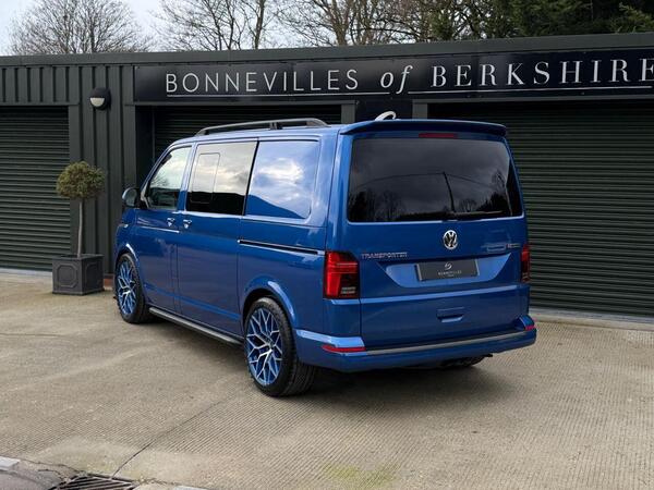 Volkswagen Transporter view 3