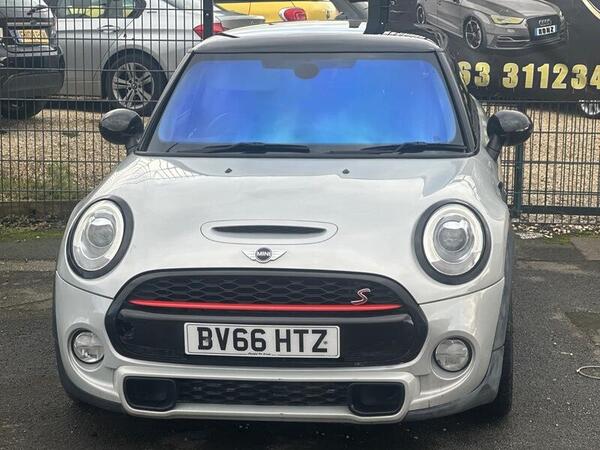 Mini Hatch view 5