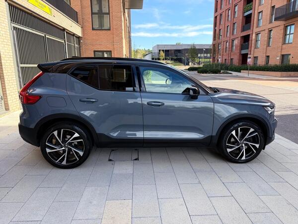 2020 Volvo XC40 2.0 B4 MHEV R-Design Pro Auto Euro 6 (s/s) 5dr
