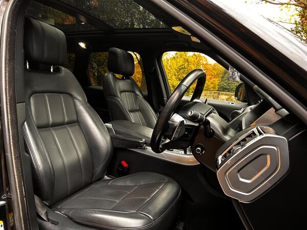 Land Rover Range Rover Sport view 3