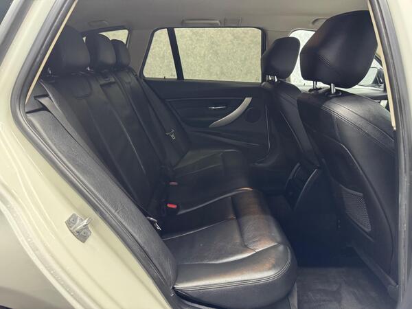 BMW 3 Series view 5