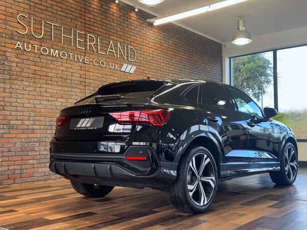 Audi Q3 view 6