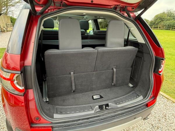 Land Rover Discovery Sport view 2