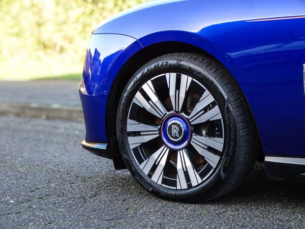 Rolls-Royce Spectre view 5
