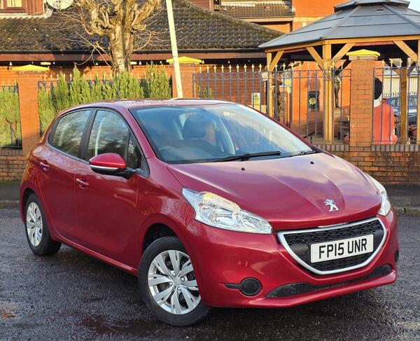 Peugeot 208 view 2