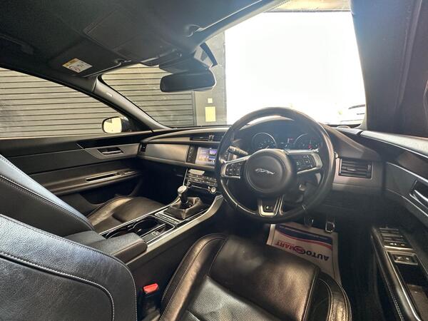 Jaguar XF view 7