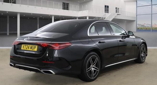 Mercedes-Benz E-Class view 3