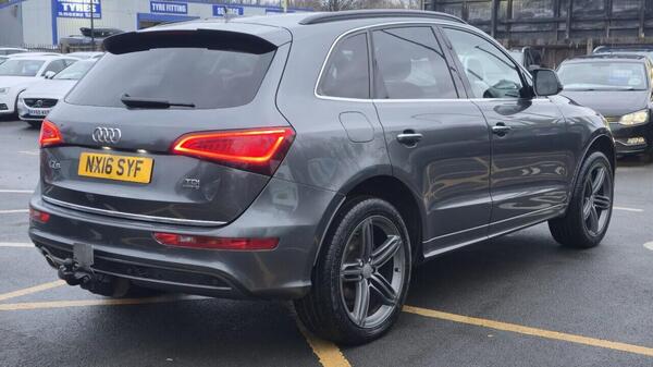 Audi Q5 view 7