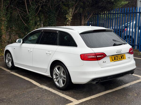 Audi A4 Avant: Rear Left