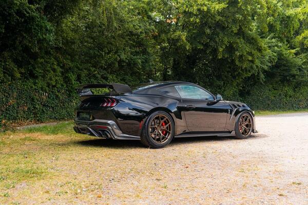 Ford Mustang view 4