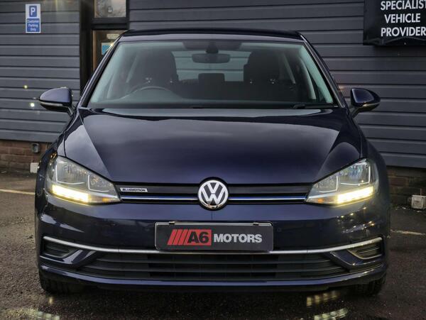 Volkswagen Golf view 4