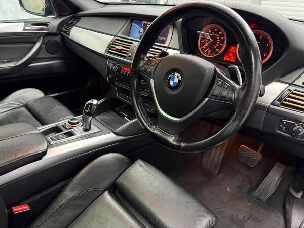 BMW X6 view 2